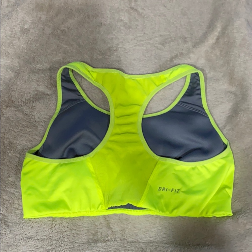 Nike dri fit sports bra - Picture 2 of 2